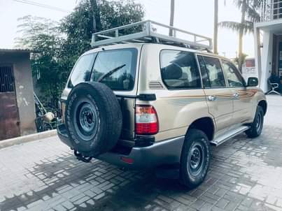 A picture of  LANDCRUISER_GX_0620356906