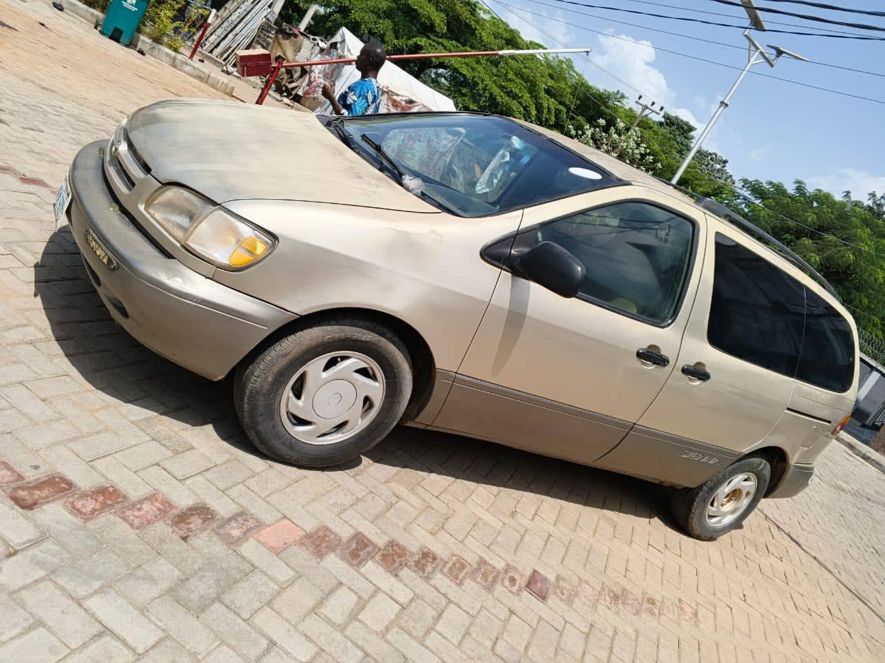 A picture of 2000 MODEL TOYOTA SIENNA