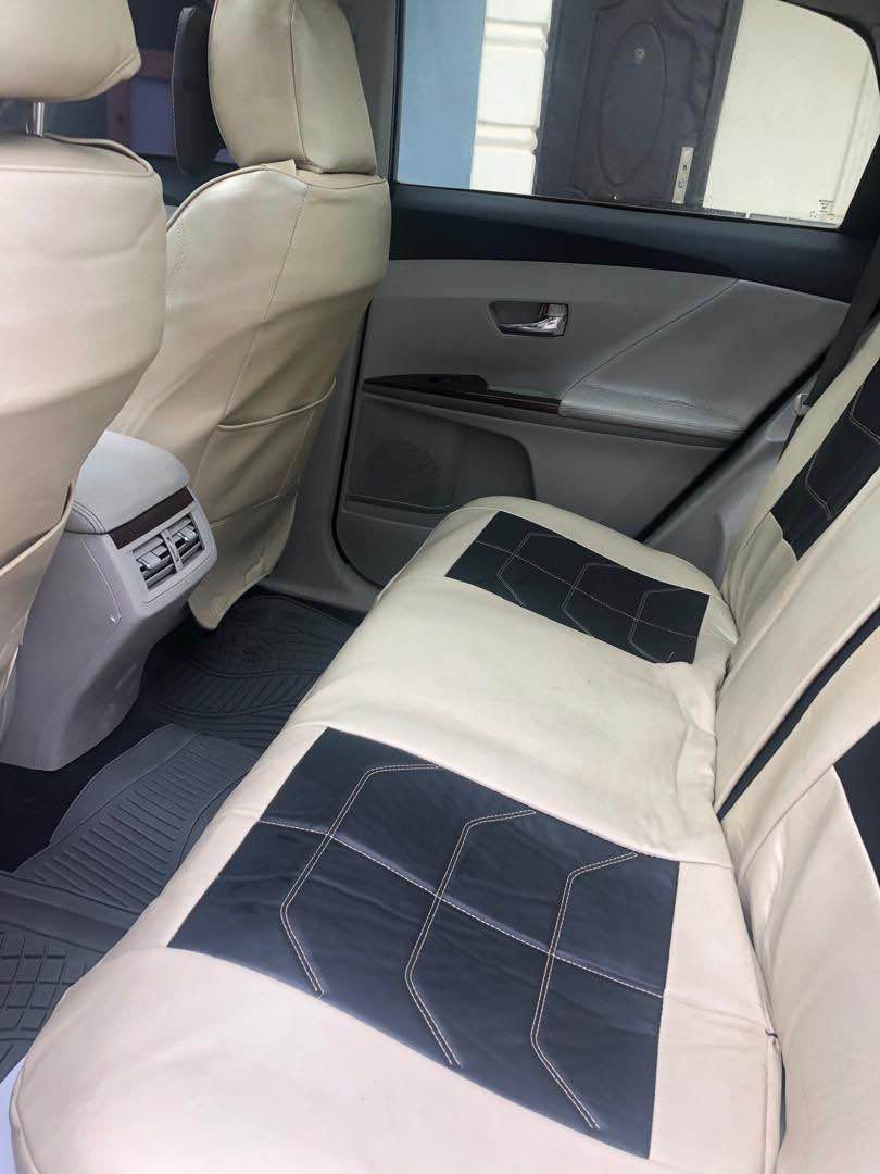 A picture of Toyota venza 2010