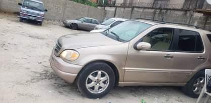 A picture of Mercedes ml500