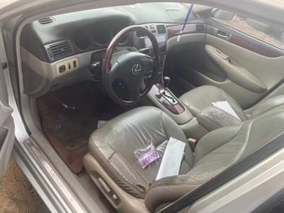 A picture of LEXUS ES330