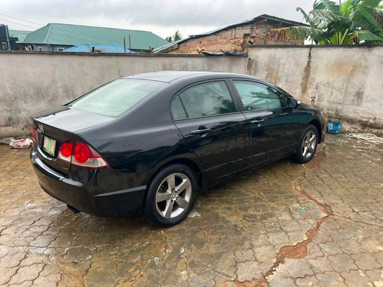 A picture of 2009 super neat registered Honda civic engine and gear is