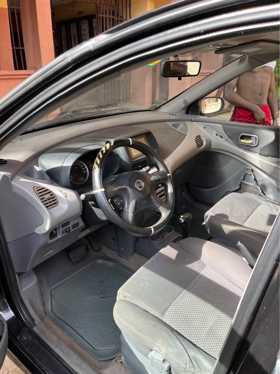 A picture of Nissan Almera Tino