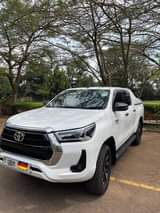 A picture of Hilux double cabin 2021 195m