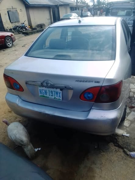 A picture of 2004 TOYOTA COROLLA