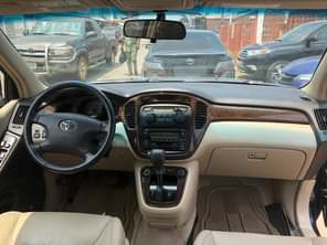 A picture of Limited edition Highlander Car has 6 plugs engine Full leather