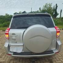 A picture of TOYOTA RAV4 2012