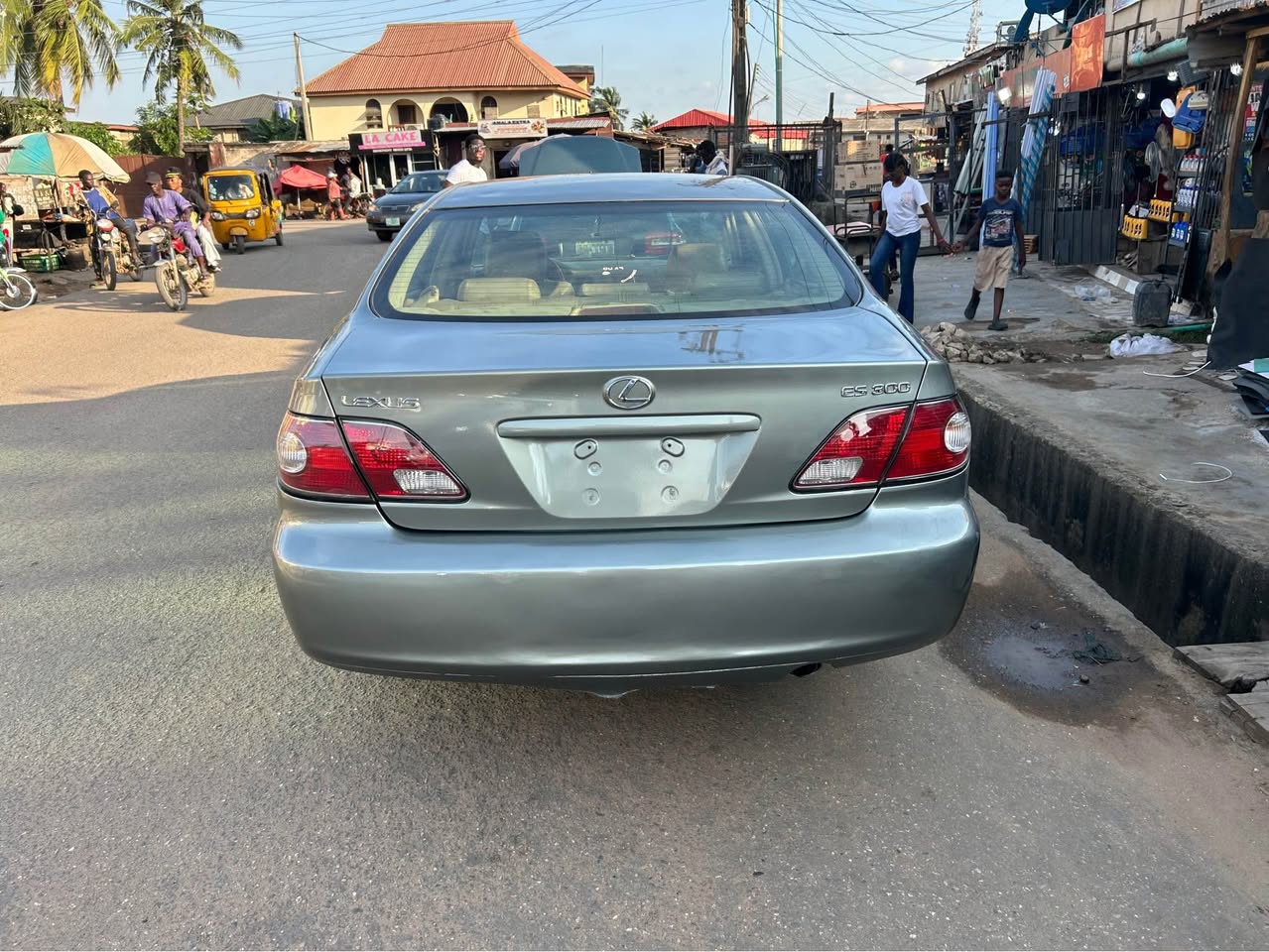 A picture of Nigeria used Lexus es330