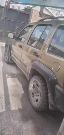 A picture of Jeep liberty 2005 Price.... 1m to owner settlement 150k Location....