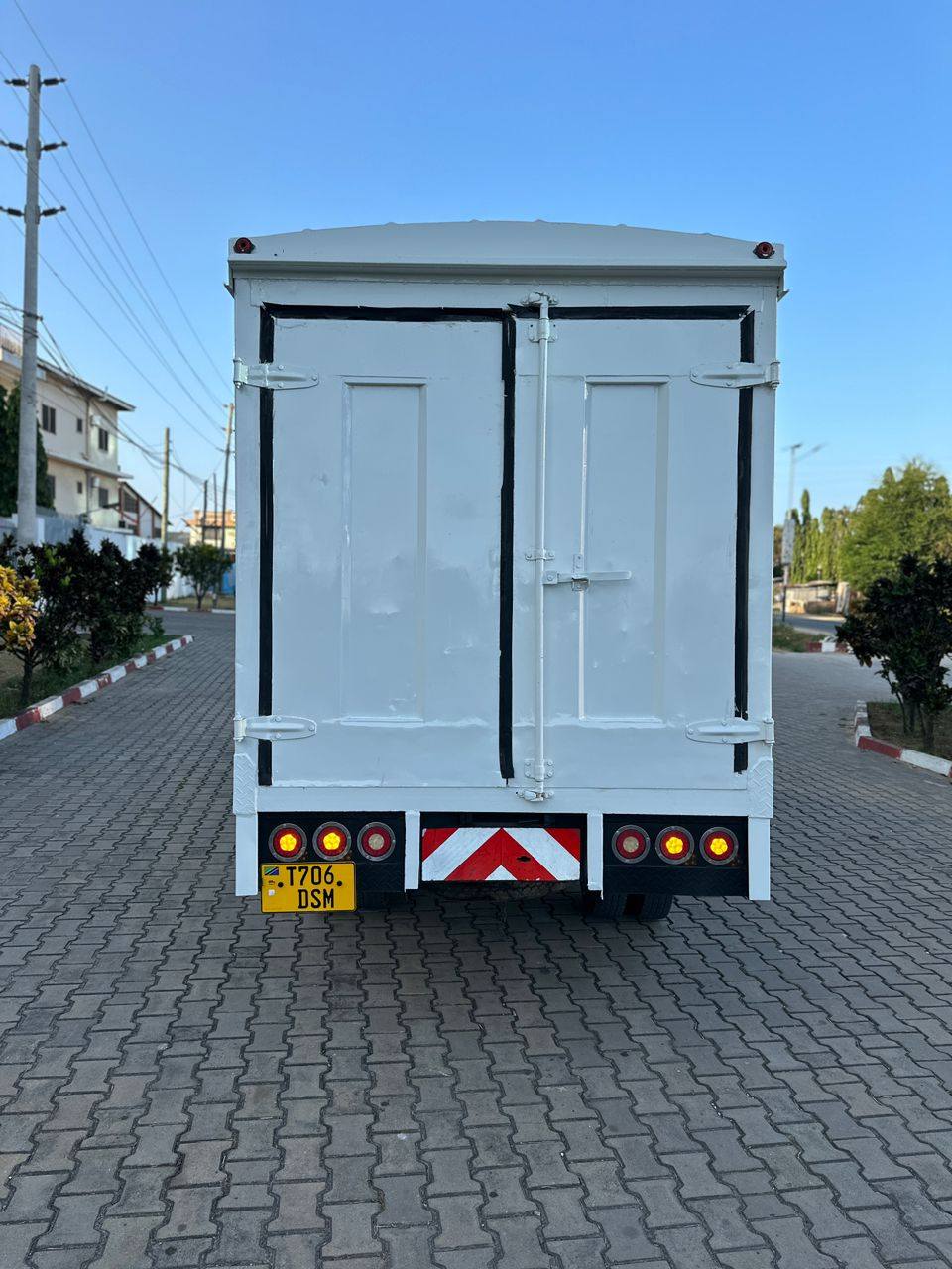 A picture of MITSUBISHI CANTER 0714058883