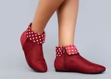 A picture of Sizes 37 42 Price 3500ksh 35