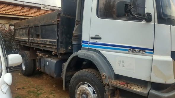 A picture of Mercedes Benz axor on sale at 45m only contact me