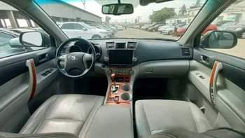 A picture of TOKUNBO TOYOTA HIGHLANDER YEAR MODEL 2010 TRANSMISSION Automatic CONDITION Buy