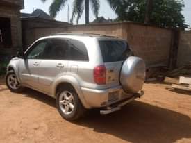 A picture of 2003 Toyota Rav4 4by4