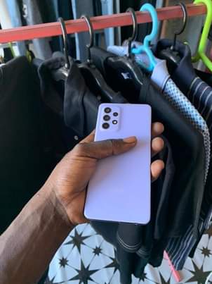 A picture of SAMSUNG A52