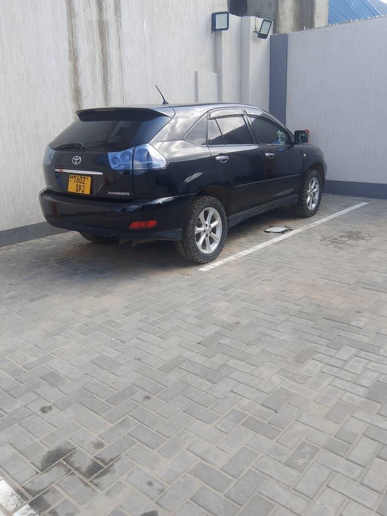 A picture of TOYOTA HARRIER