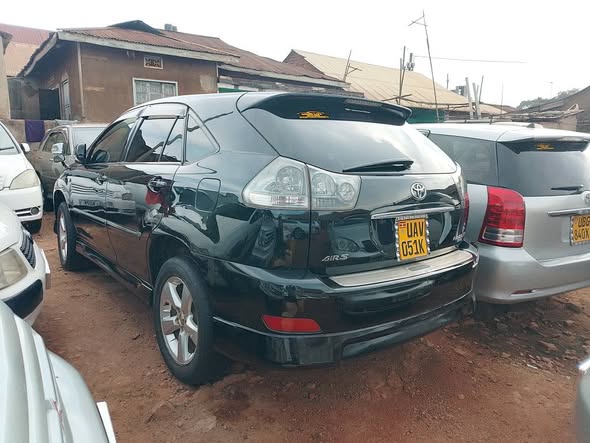 A picture of Toyota harrier 17 millions 3 0cc CALL 0759 65 47