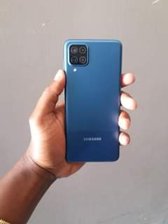 A picture of SAMSUNG A12