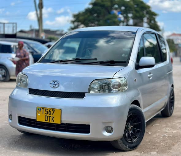 A picture of TOYOTA PORTE 0714058883