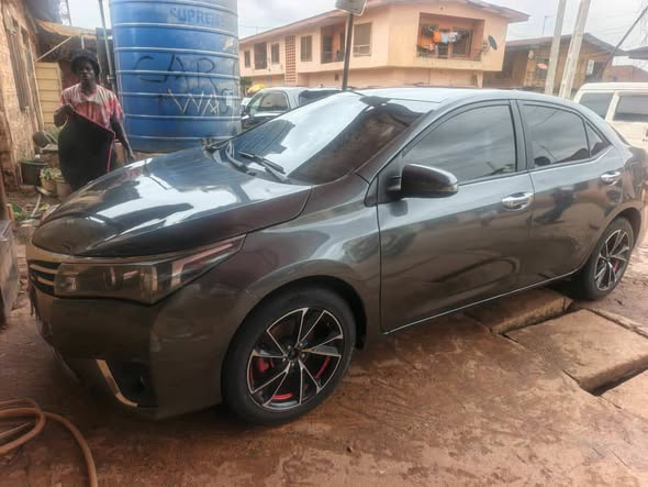 A picture of Tokummbo standard 2014 toyota corolla