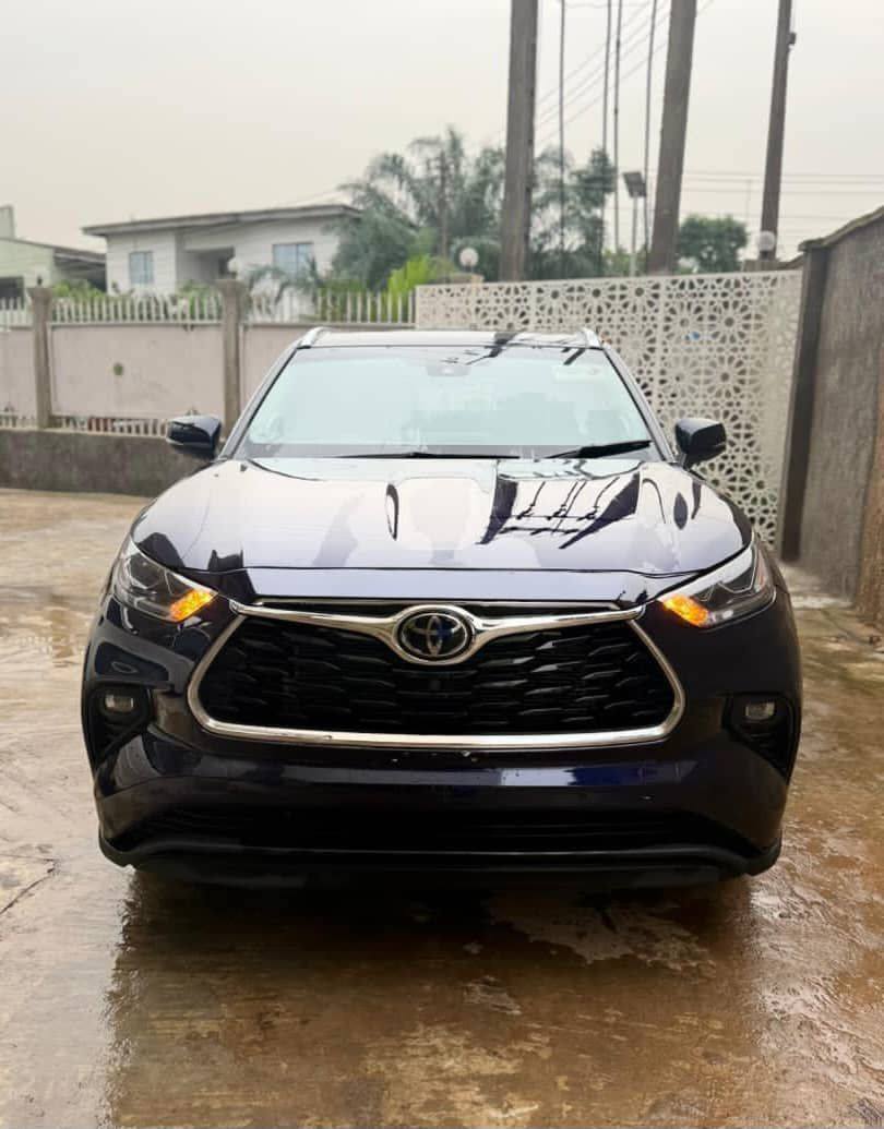A picture of GOOD DEAL 2021 Toyota Highlander PLATINUM Foreign used 360 Degree