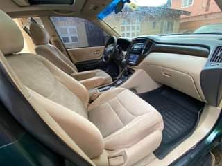 A picture of Neat Registered Toyota Highlander 2002 2003 Oven Baked neatly on