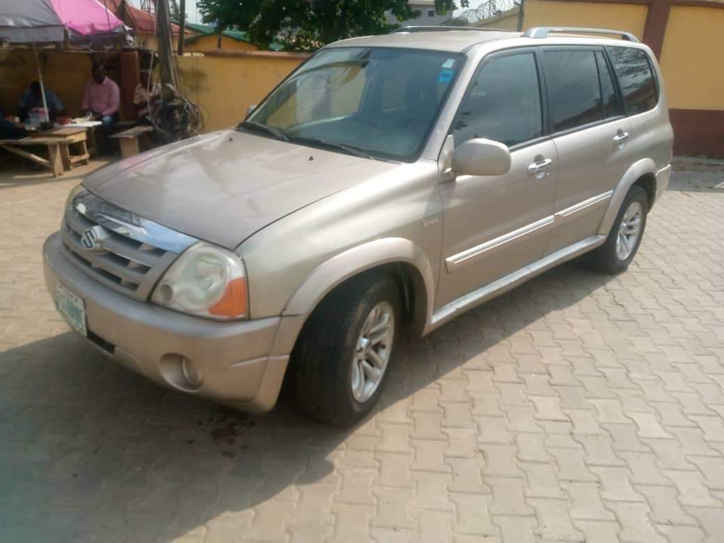 A picture of 2008 Suzuki jeep