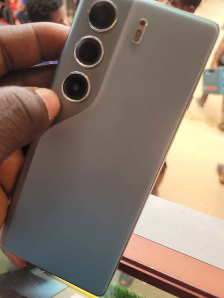 A picture of Tecno camon 40 128GB and 16gb ram For sale in