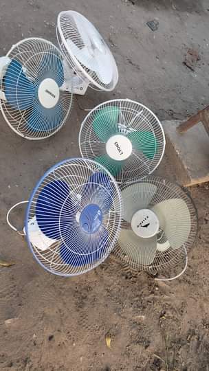 A picture of FENI ZA JUU MPYA KWA 35000 TU 0626809292