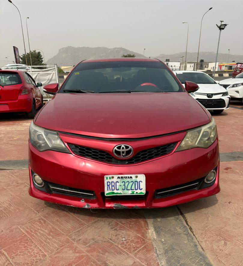 A picture of Mad distress sell Toyota Camry 2013 model SE everything is