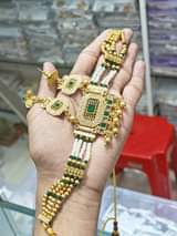 A picture of Choker set
