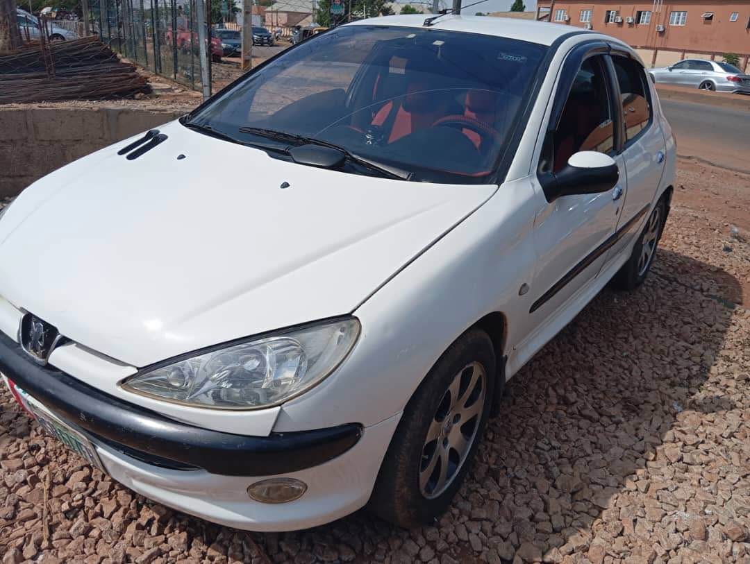 A picture of Automatic 206 with 307 engine Body and interior sharp Engine