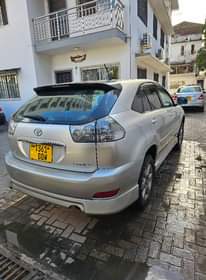 A picture of Toyota Harrier 2006