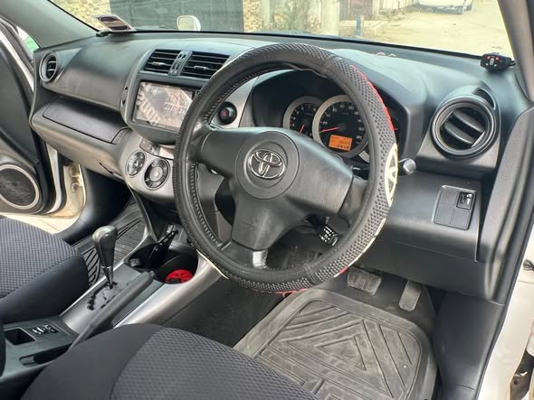A picture of TOYOTA RAV4