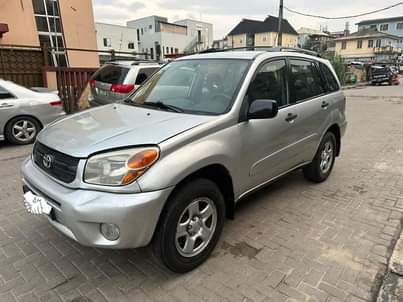 A picture of 2005 Toyota RAV4