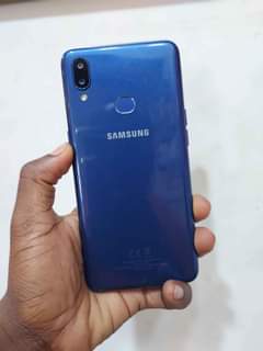 A picture of Samsung galaxy A10s blue