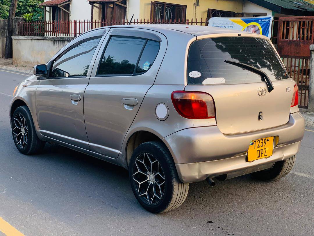 A picture of TOYOTA VITZ