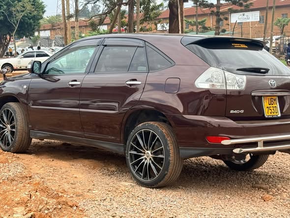 A picture of Toyota Harrier 2009