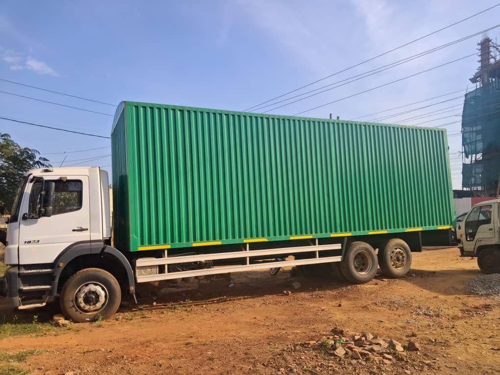 A picture of Mercedes benz axor boxbody on quick sale