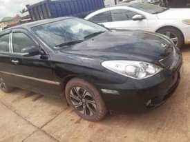 A picture of Lexus Es300