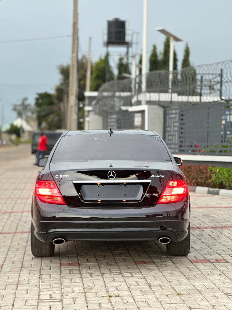 A picture of Mercedes Benz C300 2009 Black
