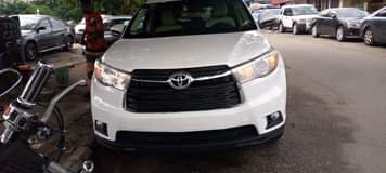 A picture of Toyota Highlander 2016