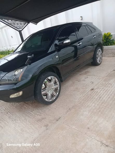 A picture of 2007 TOYOTA HARRIER Full options Price 33 8M
