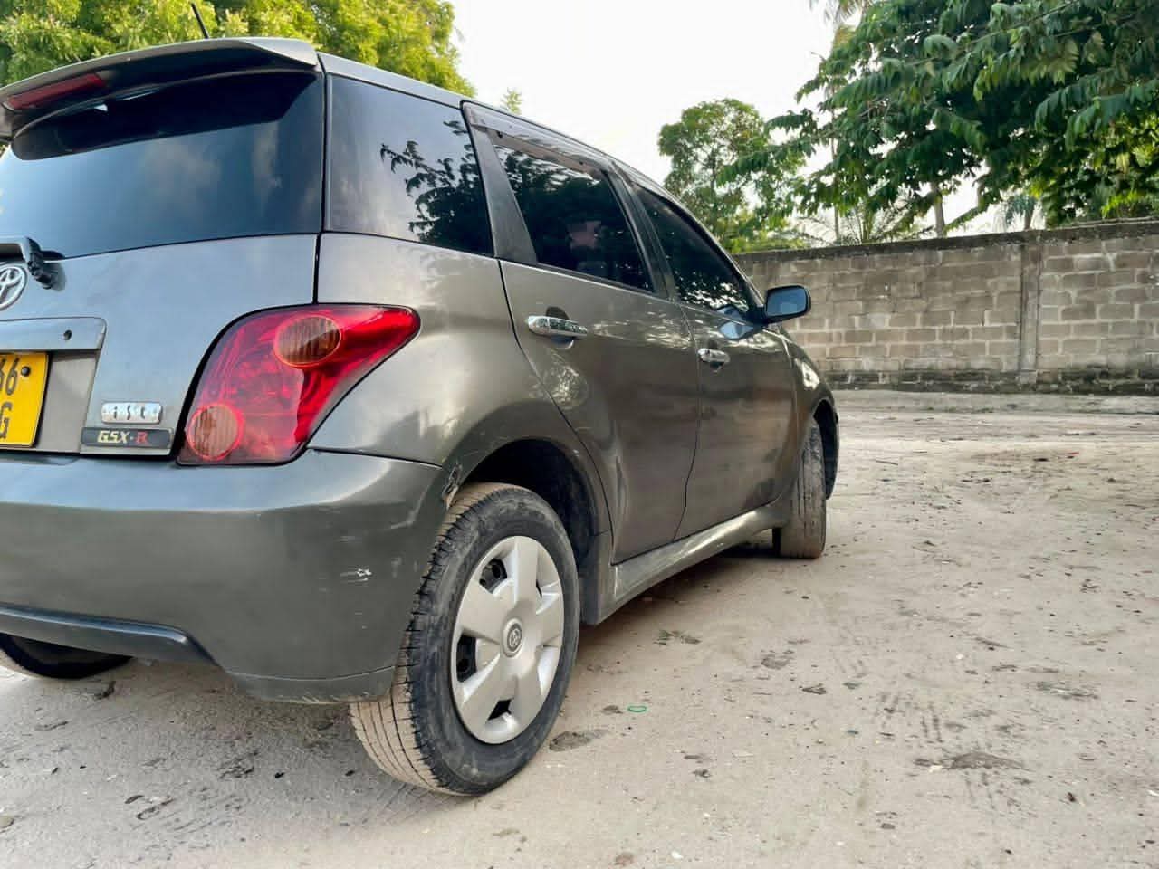 A picture of TOYOTA IST