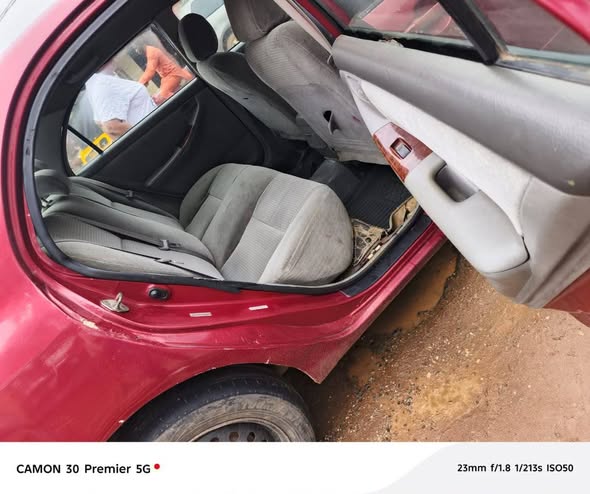 A picture of Toyota Corolla 04