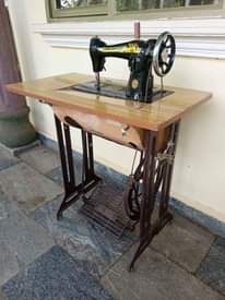 A picture of Original Singer Sewing Machine