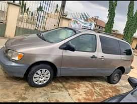 A picture of Toyota sienna