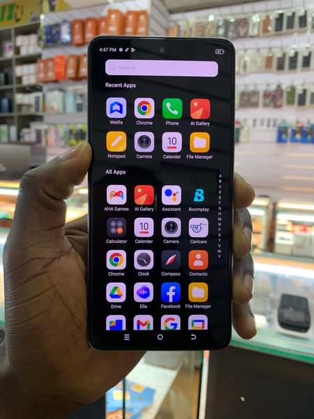 A picture of Camon 20 at shs 480k 256GB 8GB Ram Good battery