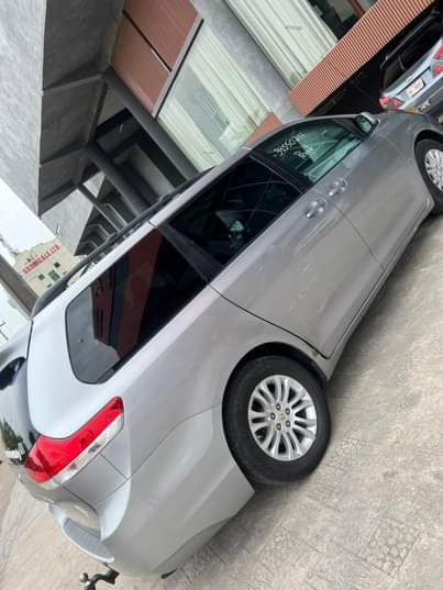 A picture of Foreign used Toyota sienna 2011 model full option power boot