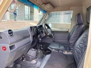 A picture of SELLING LANDCRUISER PICK UP